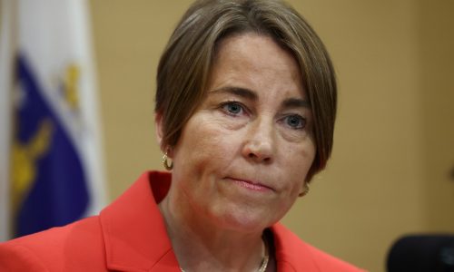 Lucas: Cracks showing in Healey administration