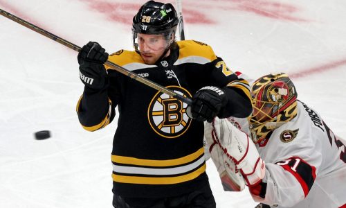 Bruins activate veteran forward Elias Lindholm