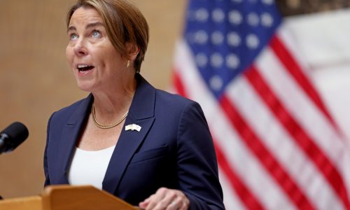 Howie Carr: Healey’s blowing hot air over heating bills