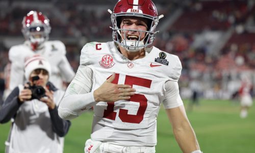 Alabama remonta 17 puntos y vence a Oklahoma 34-24 en playoffs de fútbol americano colegial