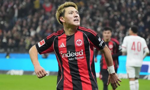 El japonés Ritsu Doan impulsa la necesitada del Frankfurt ante el Augsburg en la Bundesliga