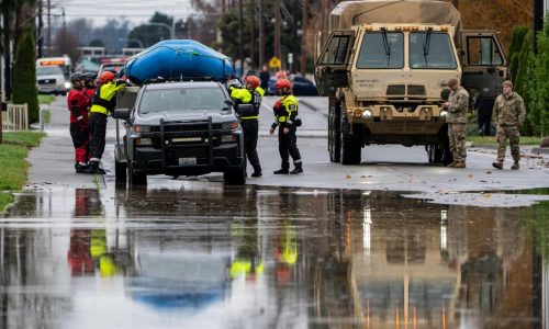 Lluvias e inundaciones históricas dejan dramáticos rescates en estado de Washington