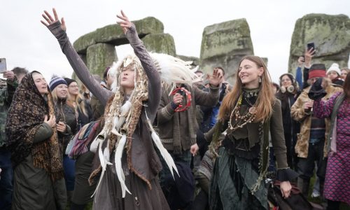 Solstice cheered at Stonehenge