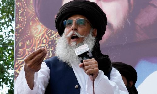 Pakistán condena a clérigo de partido prohibido a 35 años de cárcel por incitar a la violencia