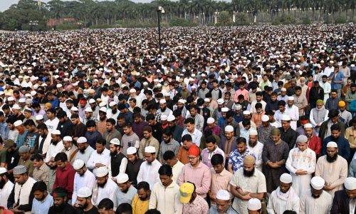 Bangladesh llora a activista caído mientras aumentan tensiones antes de elecciones