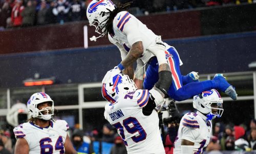 Bills remontan desventaja de 21 puntos y vencen 35-31 a Patriots, siguen en la lucha por la AFC Este