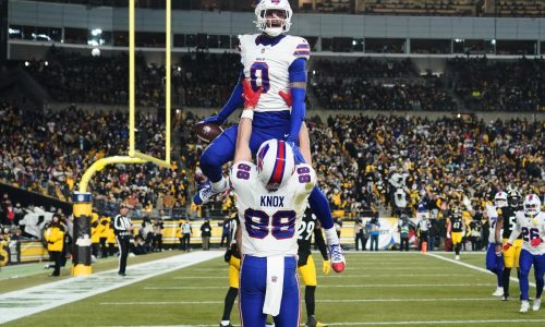 Josh Allen establece récord de anotaciones terrestres para un QB y Bills aplastan 26-7 a Steelers