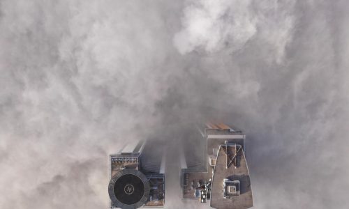 La capital de Bosnia pide mantener a los niños en interiores debido a una niebla contaminada