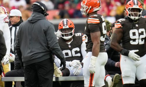Maliek Collins de los Browns se perderá el resto de la temporada por lesión en el cuádriceps