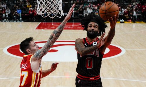 Giddey y White ayudan a Bulls, que remontan déficit de 10 puntos y vencen a Hawks 126-123