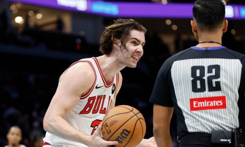 Josh Giddey anota 26 puntos, Bulls vencen a Hornets por 129-126 y rompen racha de 7 derrotas