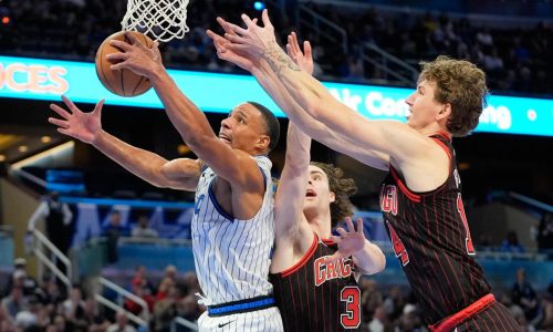 Gran último cuarto de Bane ayuda al Magic a vencer 125-120 a los Bulls