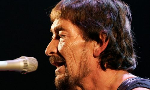 Singer-songwriter Chris Rea, known for ‘Driving Home for Christmas,’ dies at 74