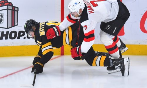 Bruins grind out 4-1 victory over Devils for back-to-back wins
