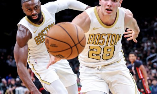 With Isaiah Thomas watching, Celtics become fourth-quarter kings to beat Heat