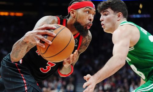 Pritchard anota 33 puntos y Celtics vencen 112-96 a unos Raptors en mala racha