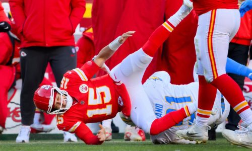 Patrick Mahomes busca una segunda opinión sobre su lesión de ligamento anterior cruzado