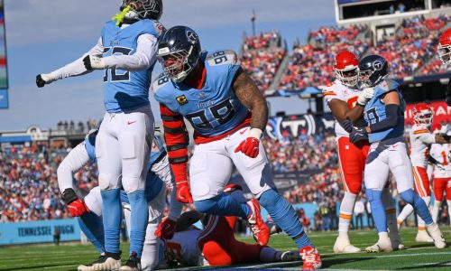 Titans rompen racha de 11 derrotas en casa al vencer 26-9 a Chiefs, que pierden a Minshew por lesión