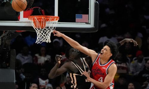 Harden anota 27, Clippers ya sin Paul rompen racha de 5 derrotas al vencer a Hawks