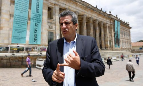 Fiscalía colombiana imputa por corrupción a dos exministros del gobierno de Petro