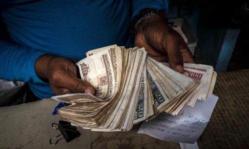 Cuba implementará tasa cambiaria flotante para reducir el mercado negro
