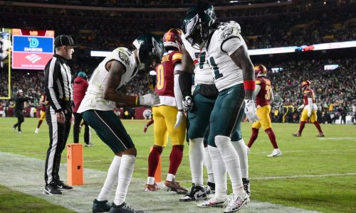 Hurts y Eagles ganan segundo título consecutivo de la NFC Este al vencer 29-18 a Commanders