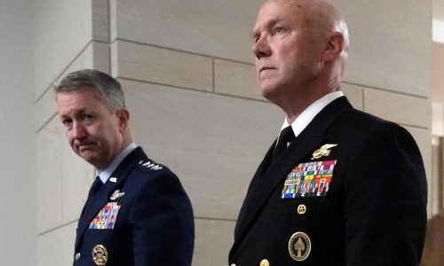 Qué saber mientras legisladores revelan nuevos detalles de ataques militares de EEUU a lanchas