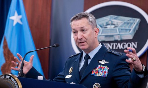 Ejército de EEUU ataca otro lancha que supuestamente llevaba drogas; Congreso investiga 1er ataque