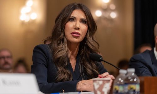 Secretaria de Seguridad Nacional de EEUU defiende política migratoria de Trump