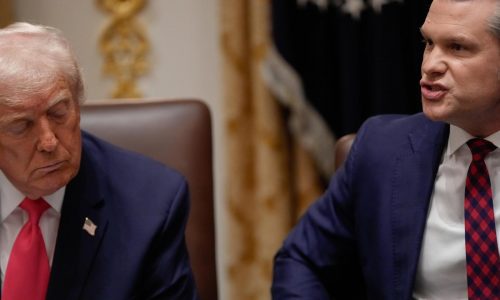 Trump dice que no quiere somalíes en EEUU; les dice que regresen a Somalia