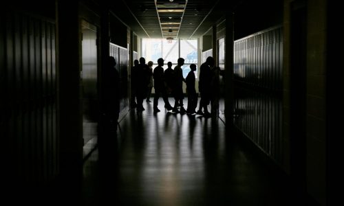 Consumo de drogas entre adolescentes de EEUU sigue bajo pero sube levemente uso de heroína y cocaína