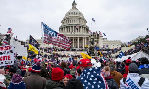 Juez evalúa reclamo de Trump de inmunidad ante demandas civiles por ataque al Capitolio