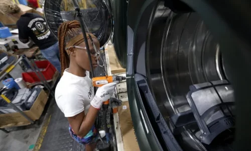 Economists Forecast Stronger US Growth, Lingering Inflation in 2026