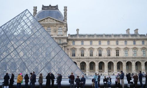 El Louvre reabre completamente tras voto del personal para suspender la huelga
