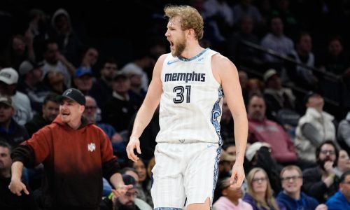 Jackson anota 28 puntos, Landale encesta 4 triples y Grizzlies vencen 116-110 a Timberwolves