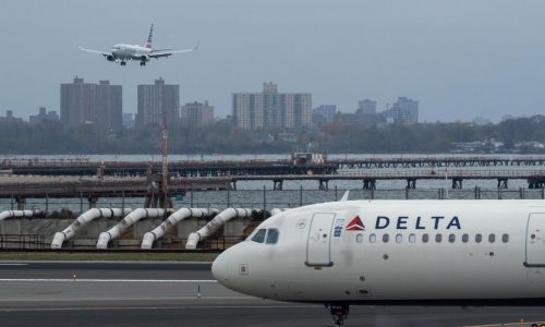 Longest US government shutdown cost Delta Air Lines $200 million