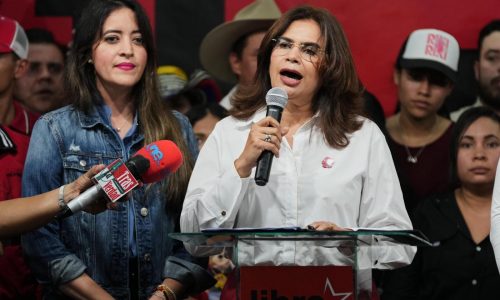 Candidata oficialista en Honduras denuncia manipulación del conteo y pide anular los comicios