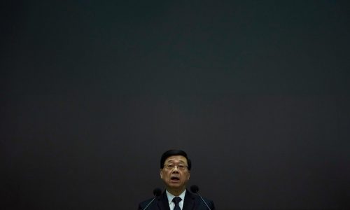 Hong Kong hará una investigación independiente sobre incendio mortal ante la presión pública