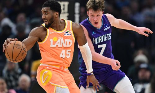 Cavaliers superan 139-132 a los Hornets y rompen racha de tres derrotas