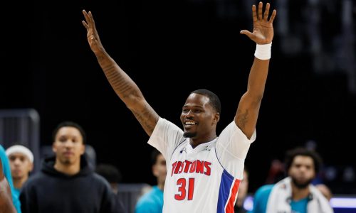 Cunningham logra triple-doble y Duren doble-doble en paliza de Pistons 112-86 sobre Hornets