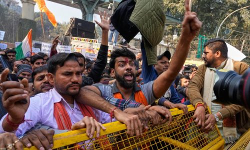 Protestan en la capital de India por el linchamiento de hombre hindú en Bangladesh