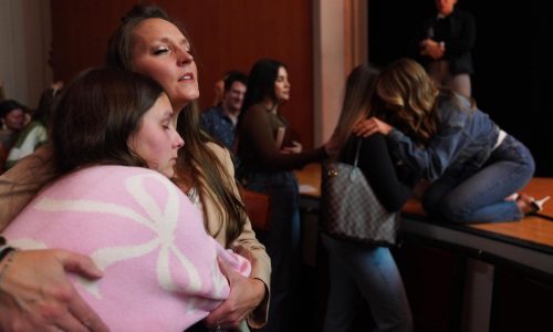 Influencers enseñan cristianismo en línea, y los jóvenes los escuchan