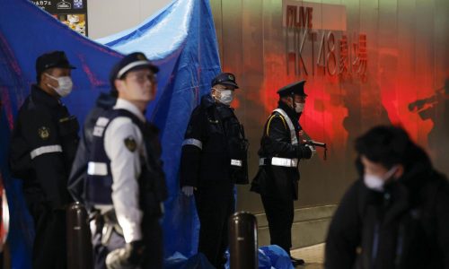 Dos personas son apuñaladas en el sur de Japón. La policía detiene a un sospechoso de 30 años