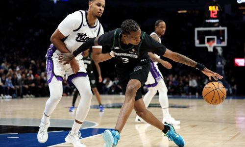 Timberwolves vencen 117-103 a Kings sin Edwards gracias a 24 puntos de Randle