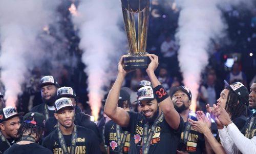 Knicks celebran título de la Copa NBA sin banderín conmemorativo