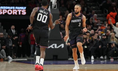 Dillon Brooks anota 25, Suns dominan a Lakers sin Luka y los aplastan por 132-108