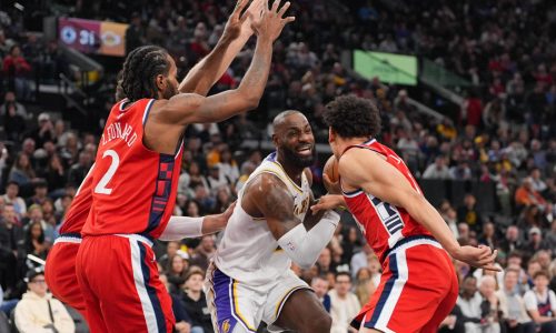 Leonard anota 32, su máximo de la temporada, y Clippers vencen 103-88 a Lakers