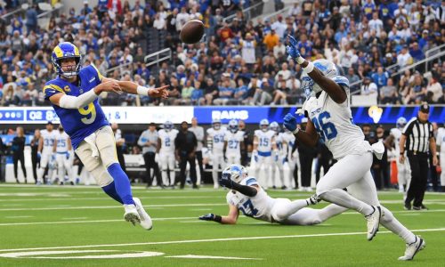 Matthew Stafford lidera a los Rams a una victoria 41-34 sobre los Lions y asegura pase a playoffs