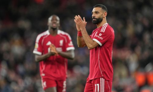Mohamed Salah se disculpa con sus compañeros del Liverpool por comentarios polémicos