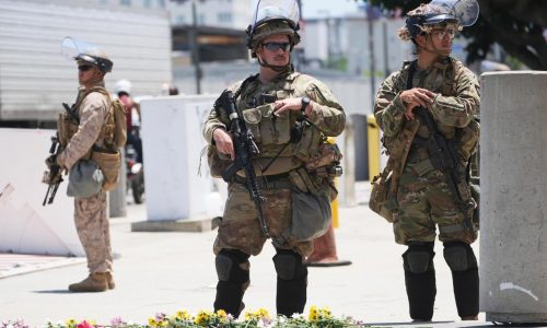 Juez ordena a Trump cesar despliegue de Guardia Nacional de California en Los Ángeles